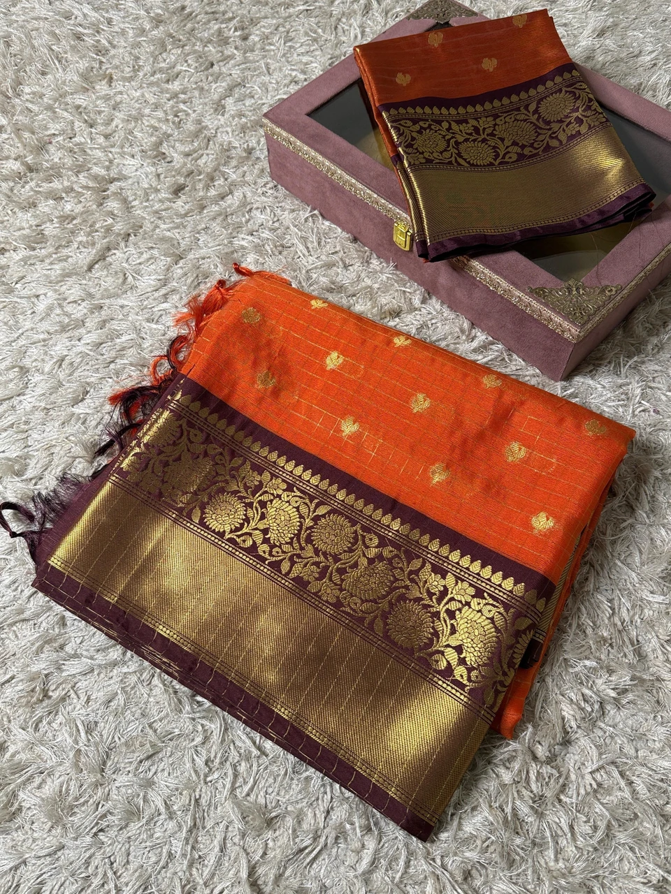 VASTRA VILLA Printed, Floral Print, Woven Bollywood Silk Blend Saree 